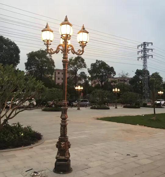 桃子视频在线观看www照明翻砂铝/压铸铝庭院灯安装后亮灯效果