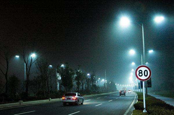 东莞桃子视频在线观看www照明LED路灯在雨雾季节增强道路安全的优势